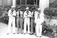Bob Cashion with fellow sailors in Hawaii 1940s