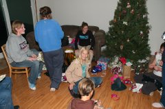 AML and cousins opening Xmas gifts at Schuremans 12-25-04